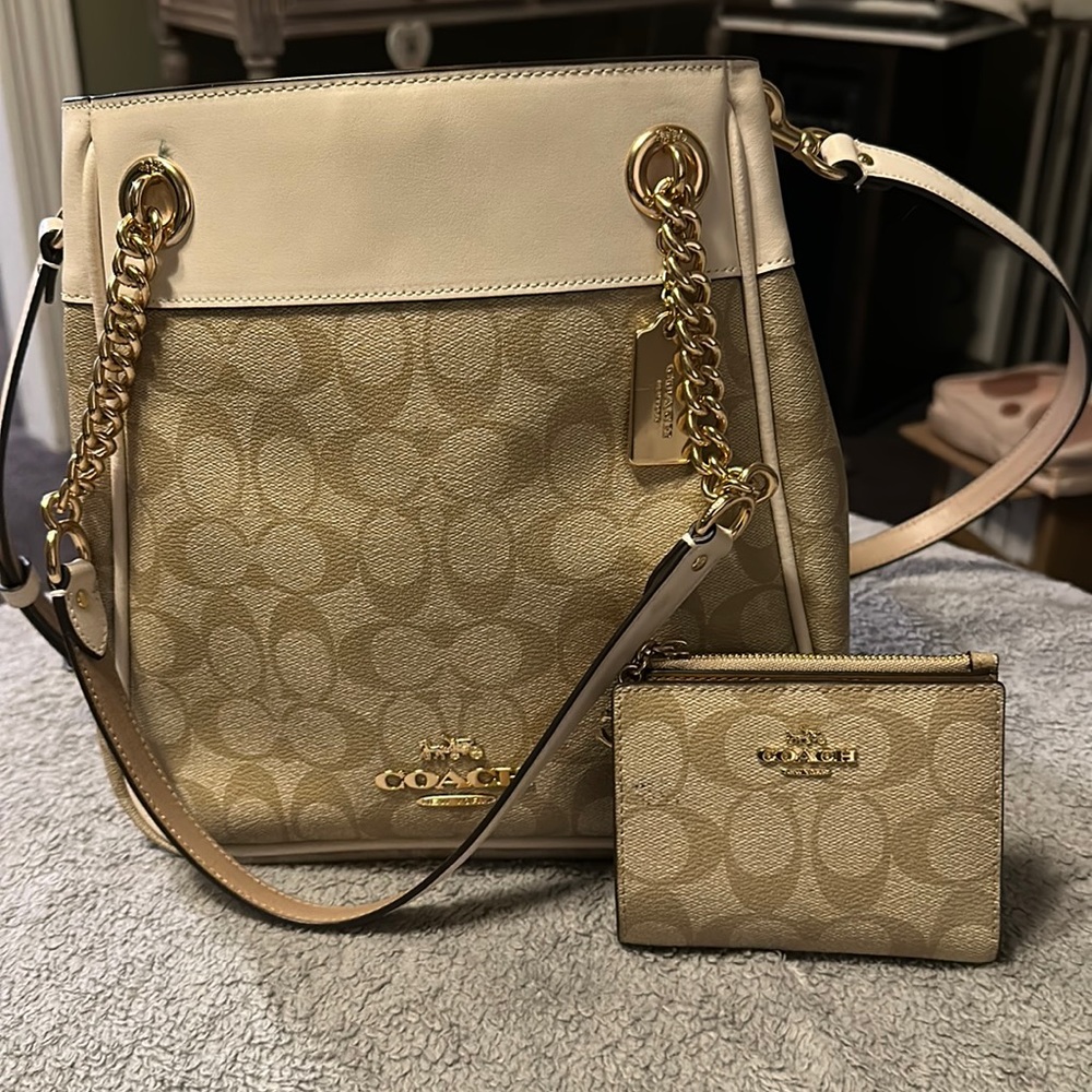 Like new Coach hand bag